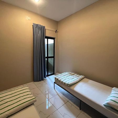Theatbas Homestay 17 In Seri Iskandar Perak 3 Bedroom Bota Εξωτερικό φωτογραφία