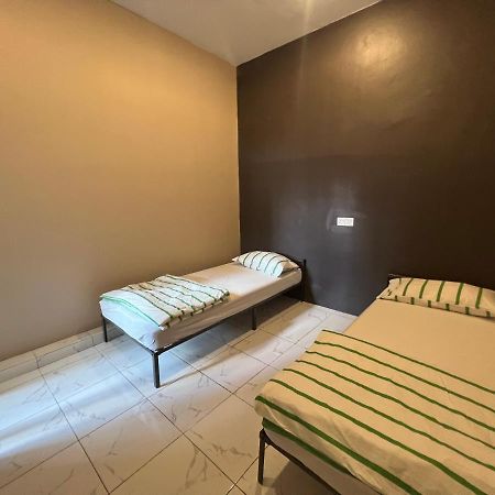 Theatbas Homestay 17 In Seri Iskandar Perak 3 Bedroom Bota Εξωτερικό φωτογραφία