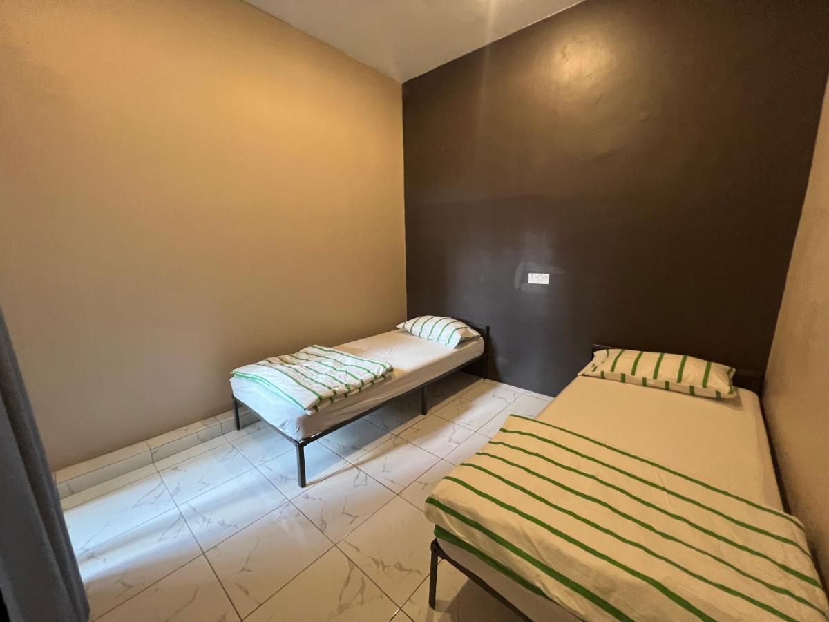 Theatbas Homestay 17 In Seri Iskandar Perak 3 Bedroom Bota Εξωτερικό φωτογραφία